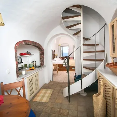 Pano Meria Venetian Style I Oia (Santorini)