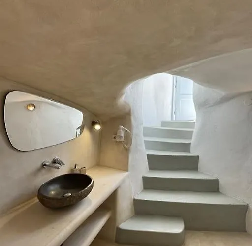 Pano Meria Venetian Style I * Oia